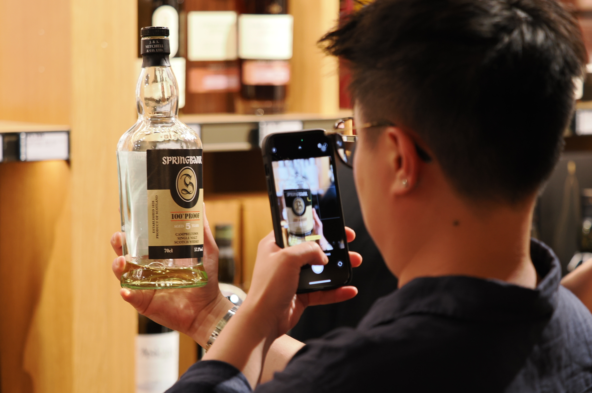 London Whisky Club members gathered around a tasting table